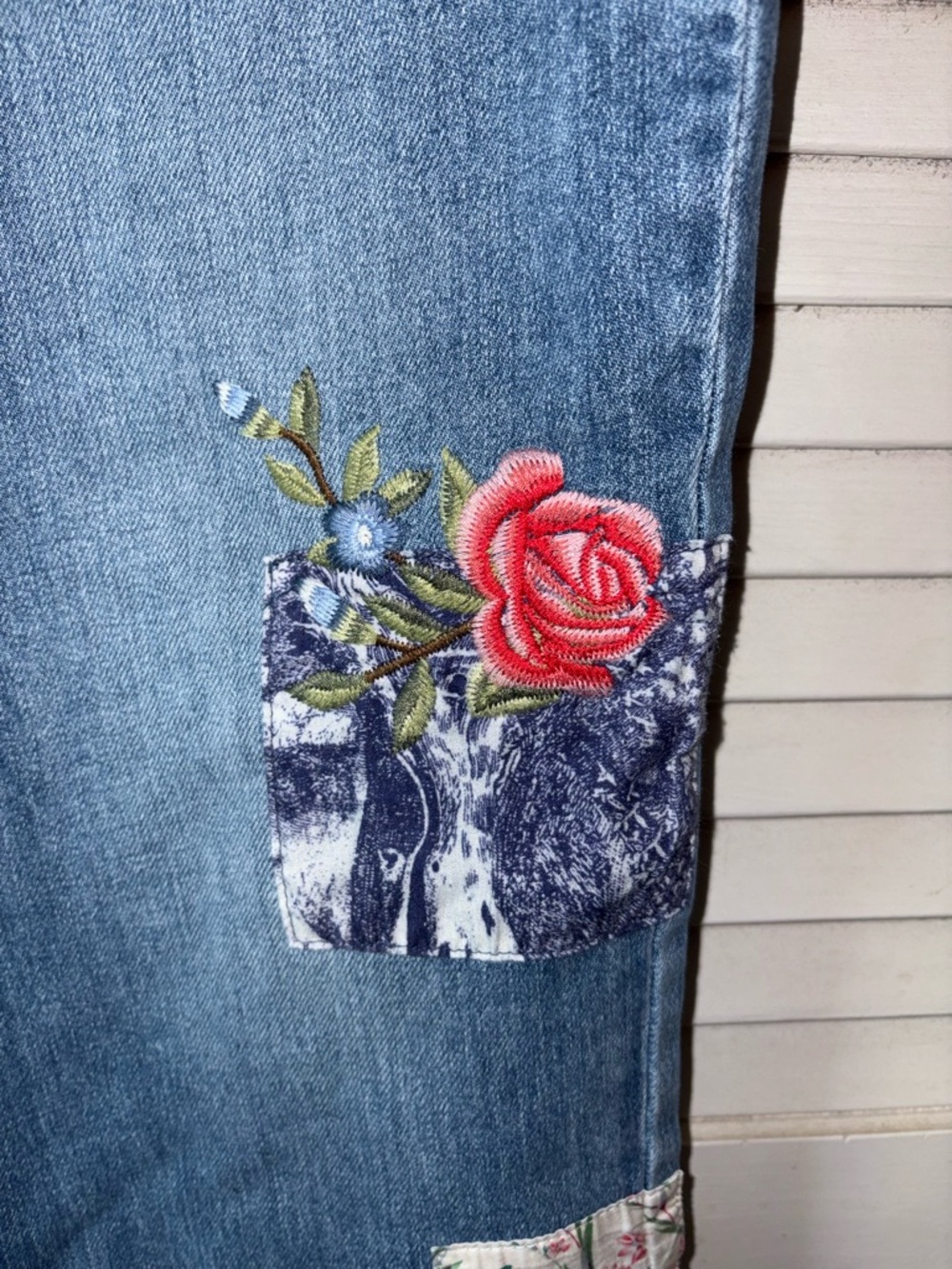 Sundance Patchwork Embroidered Jeans 32 Cropped Raw Hem Boho Straight - Picture 4 of 8